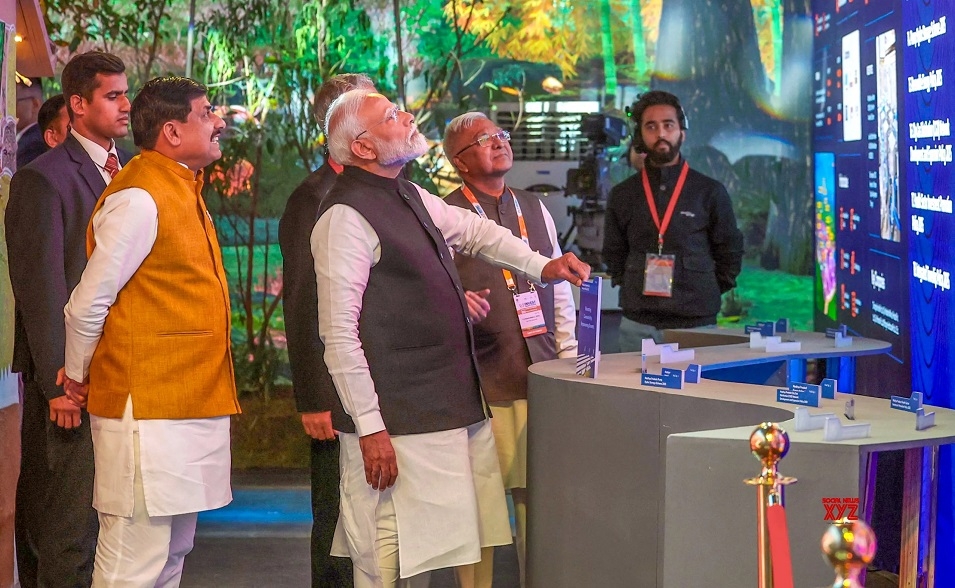 Prime Minister Narendra Modi Madhya Pradesh Governor Mangubhai Patel