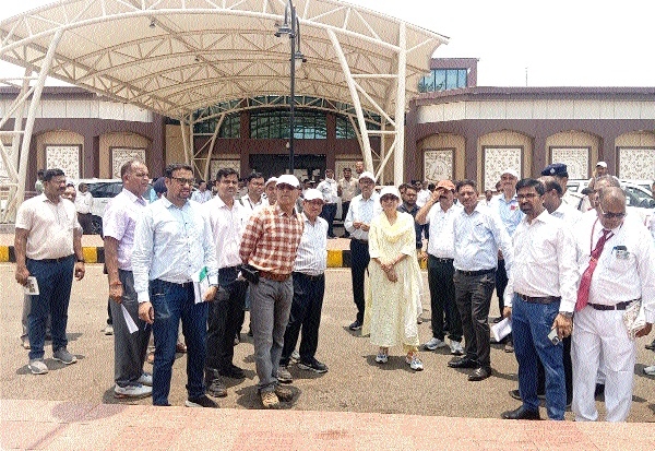 WCR General Manager Shobhana Bandhopadhayay inspecting 