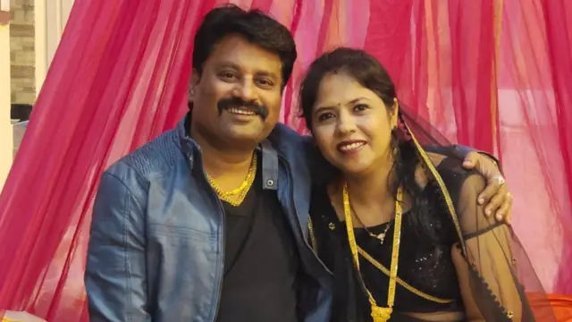 Pravin Mahajan with his wife kedarnath accident
