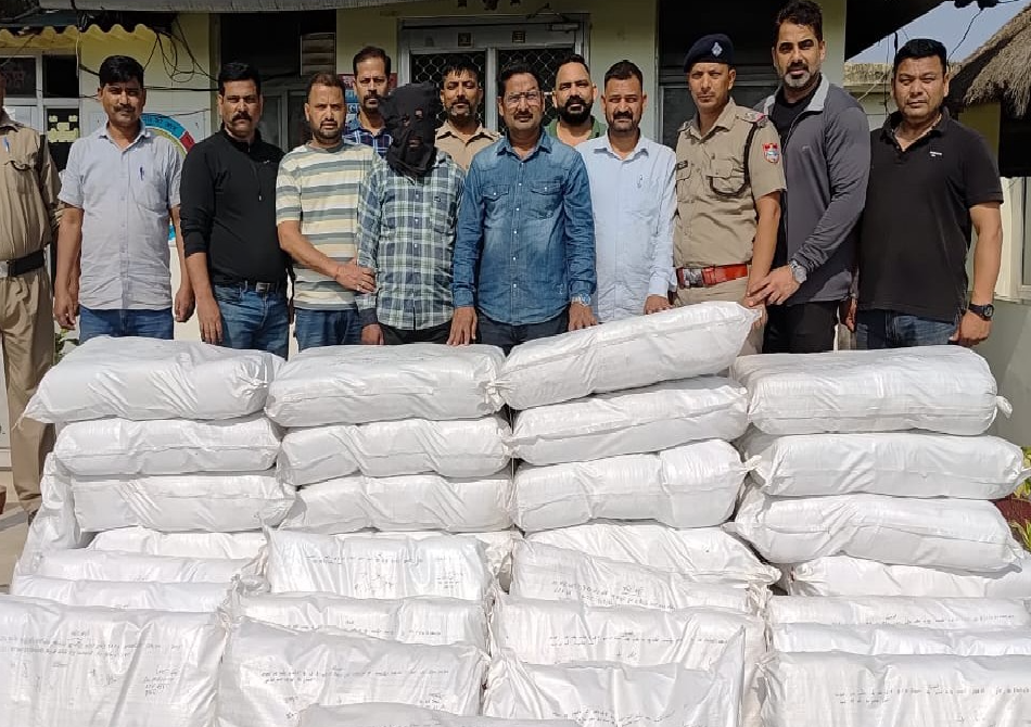 4 smugglers arrested