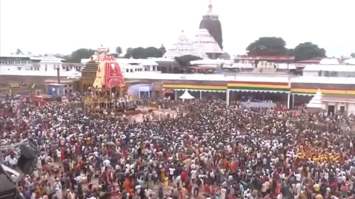 Devotees resume pulling