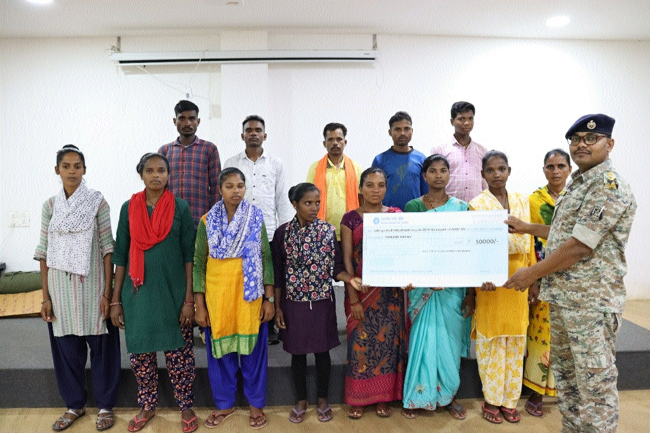 13 hardcore Naxalites