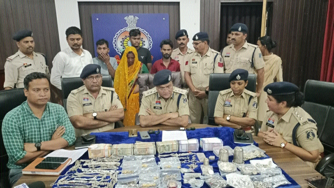 Five arrested with stolen