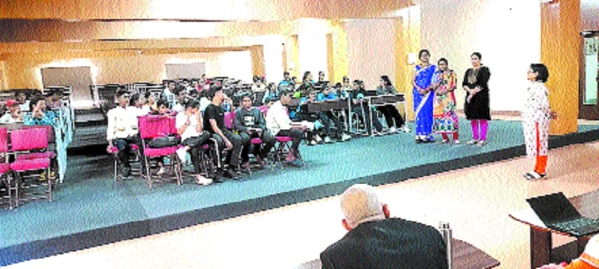 A speaker addressing the participants during the Srijan campaign
