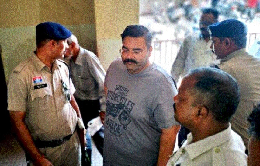 Accused Vijay Bhatia encircled