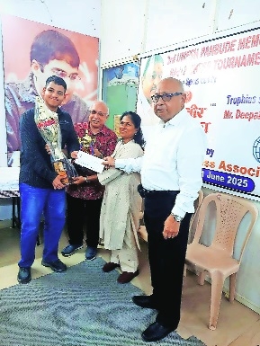 Chess crown for Chitre 