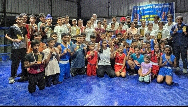 Guests with players during the concluding ceremony of Summer Super Boxing League