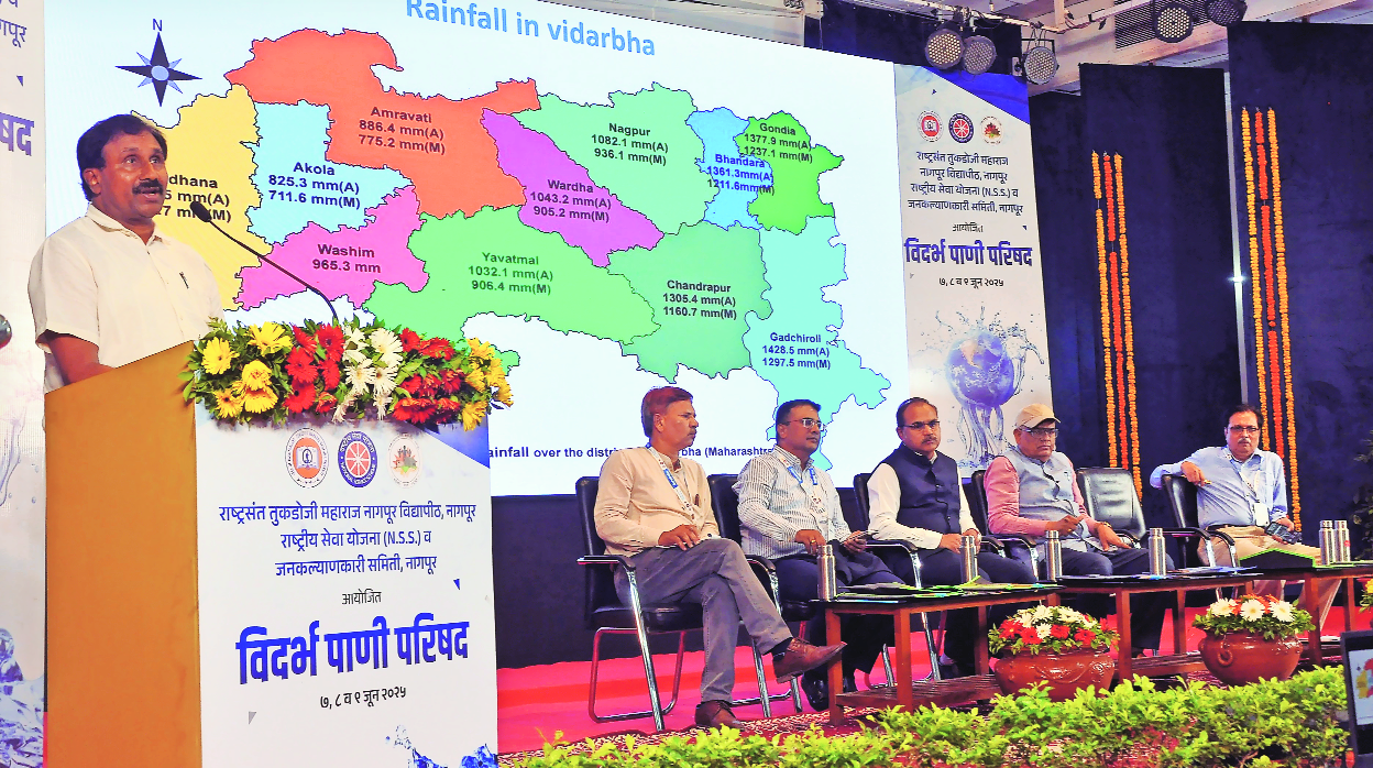 Dr Pawan Labhsetwar speaking at the symposium