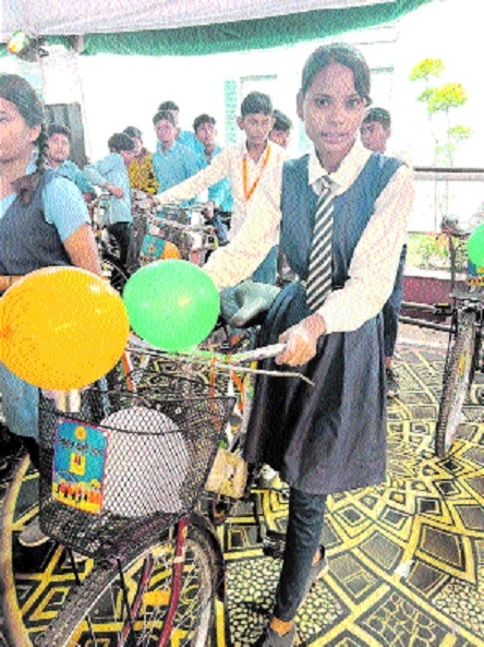 A girl with the bicycle she received at the event