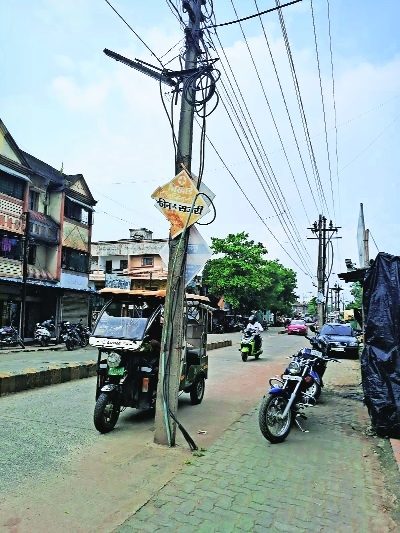 Obstructive electric poles raise safety concerns