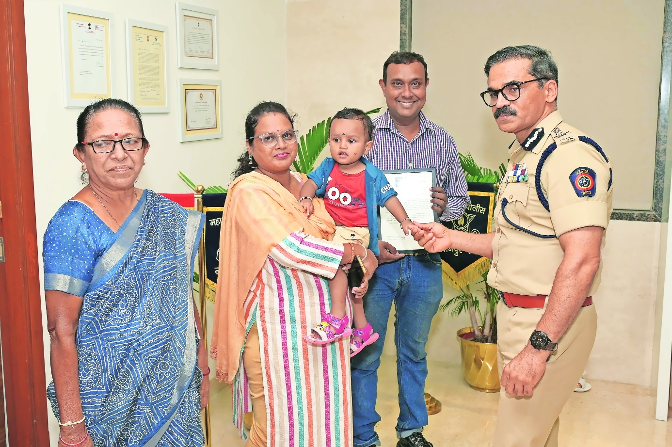 Gaikwad and his family members feliciated by CP Dr Singal