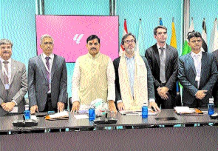 Chief Minister Dr Mohan Yadav with senior officials 