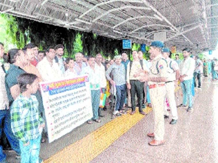 RPF officer guiding passengers 