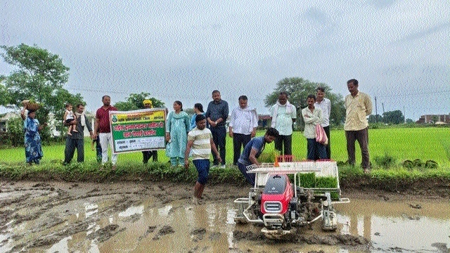 4-row Paddy Transplanter Machine in farm of Rishi Thakur