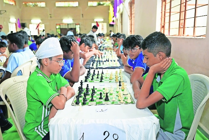 Gavai Agnes lift chess titles
