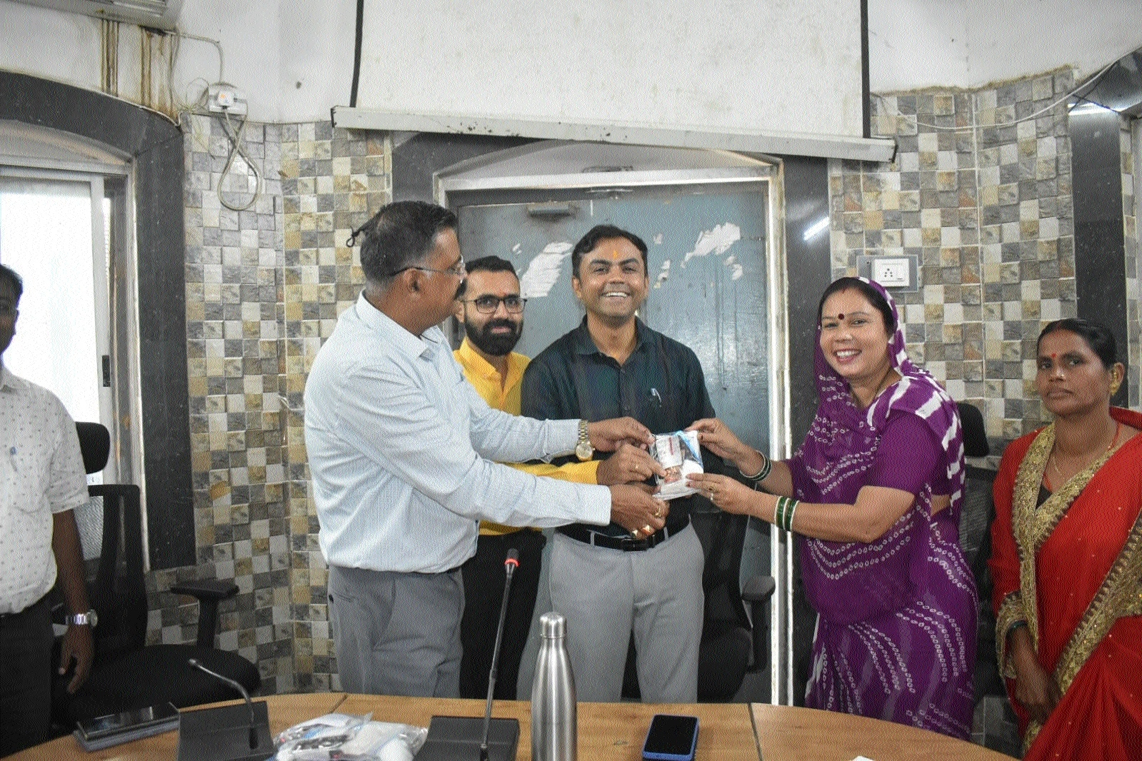 Safety kits being distributed to the Swachhagrahis