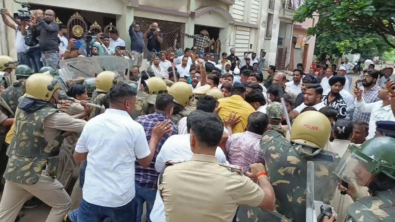 Cong boycotts proceedings after ED arrests Baghels son 