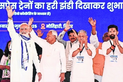 Prime Minister Narendra Modi with Union Ministers Rajiv Ranjan 