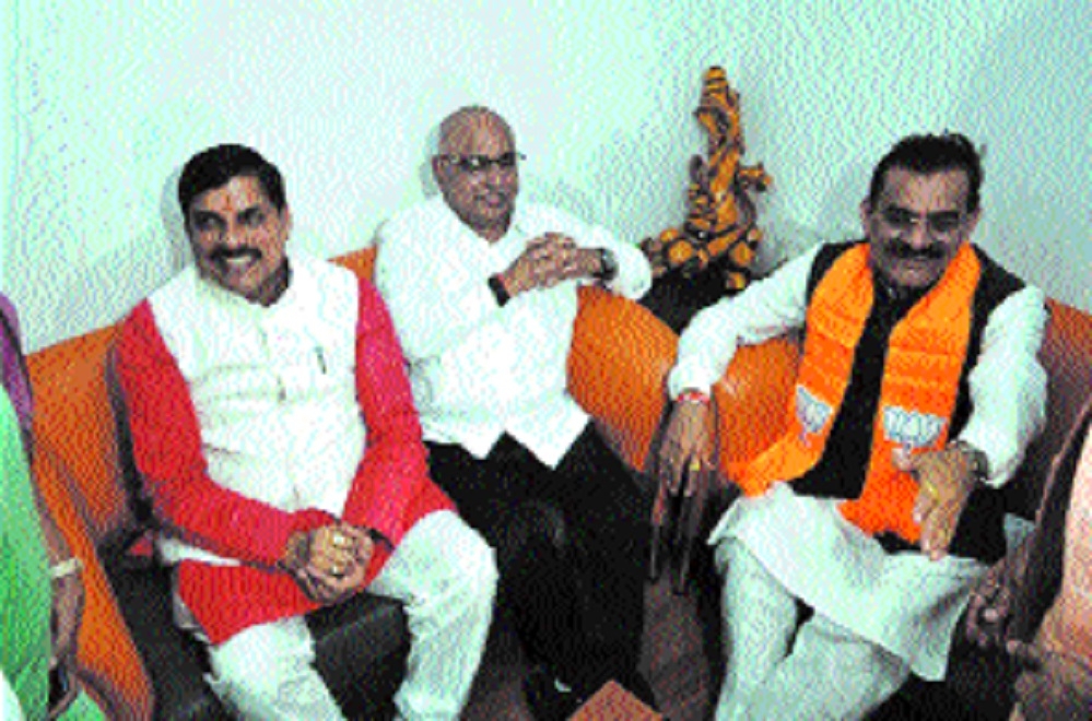Hemant Vijay Khandelwal along with Chief Minister Dr Mohan Yadav