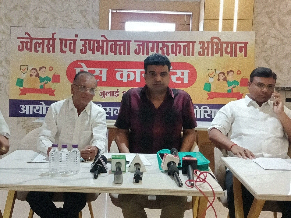 CSA President Kamal Soni addresses the media in Bilaspur urgin