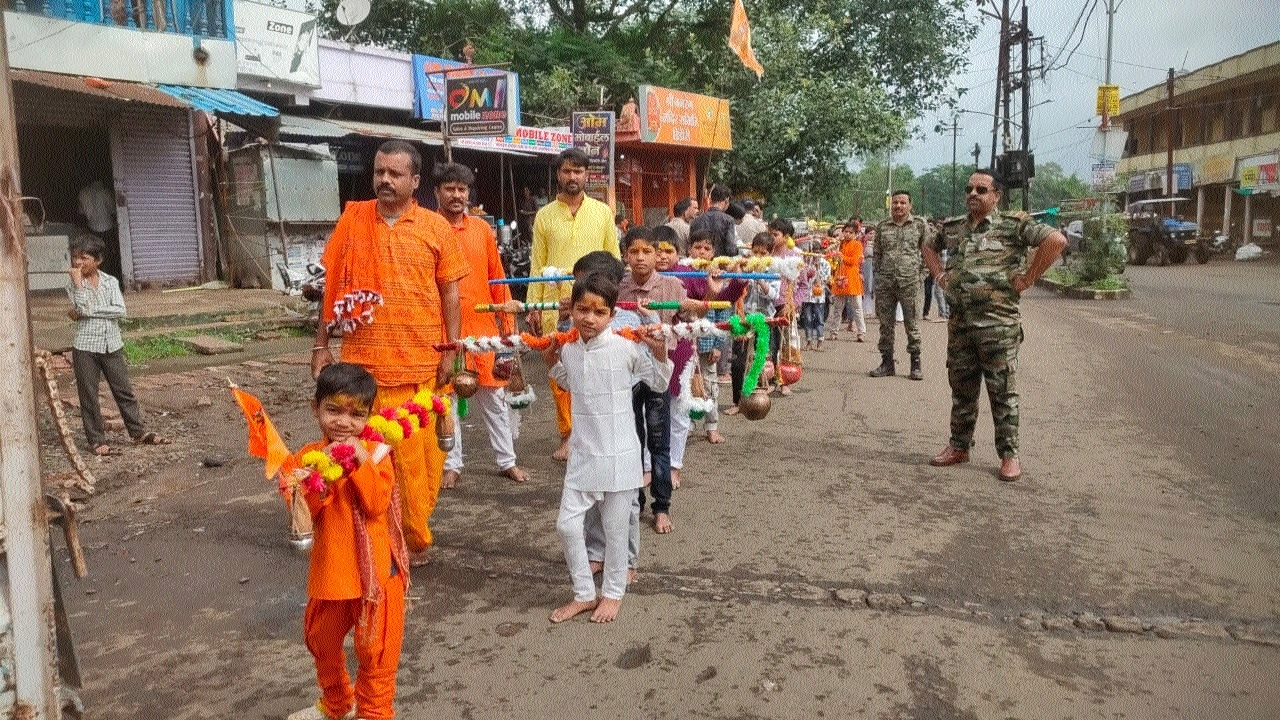 Kanwad Yatra taken out at Dindori
