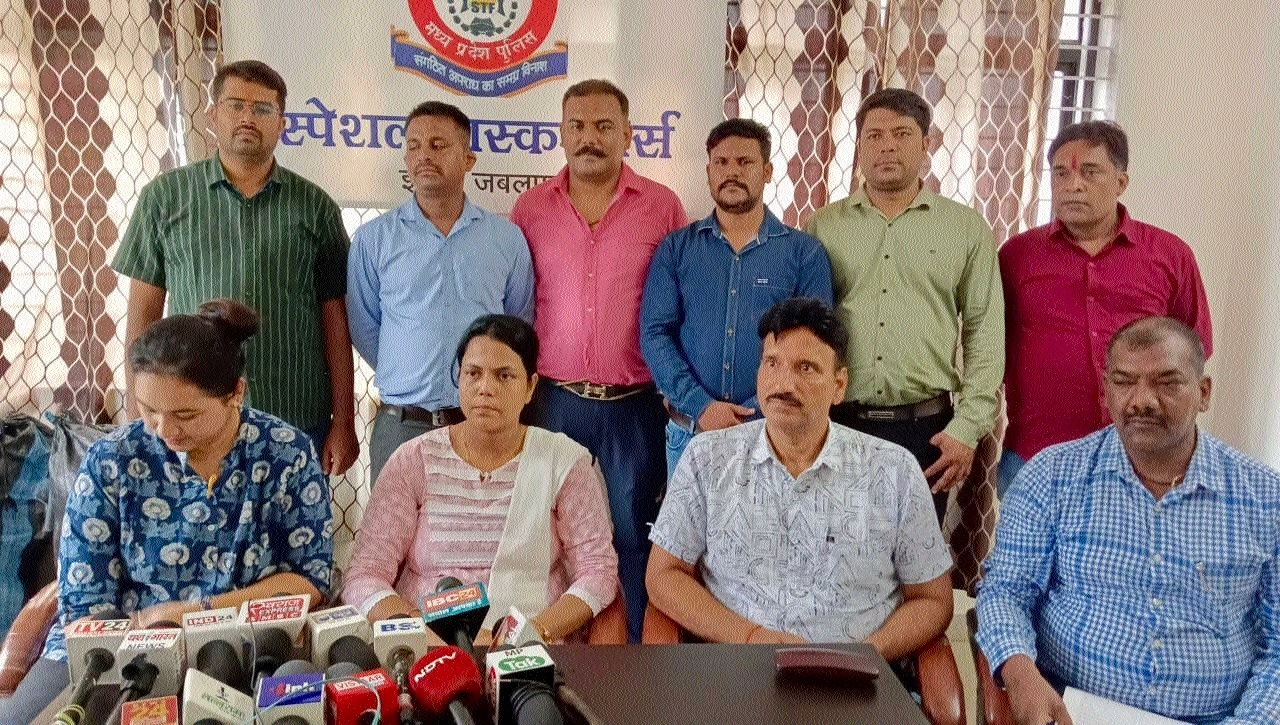 STF personnel interacting with the media