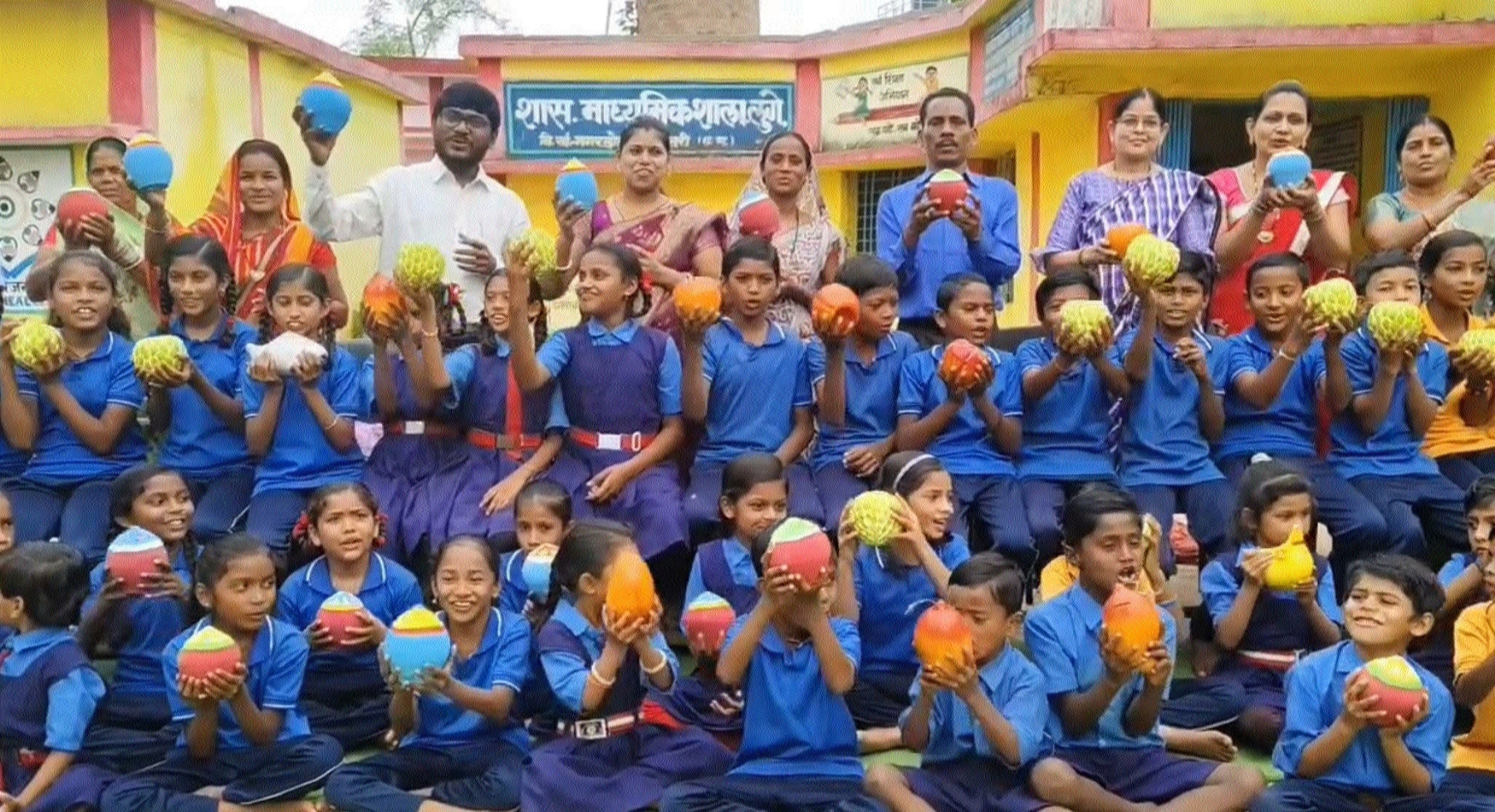 Sahu couple launches Main Hun Gullak