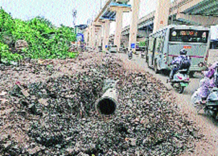 Roadside excavation for laying drainage pipeline has