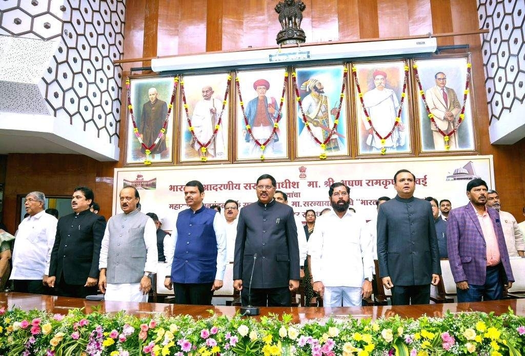 India B R Gavai with Maharashtra Chief Minister Devendra Fadnavis 