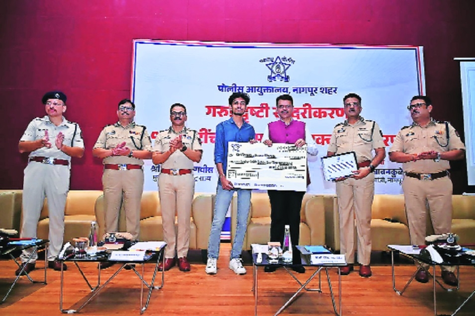 Chief Minister Devendra Fadnavis hands over 