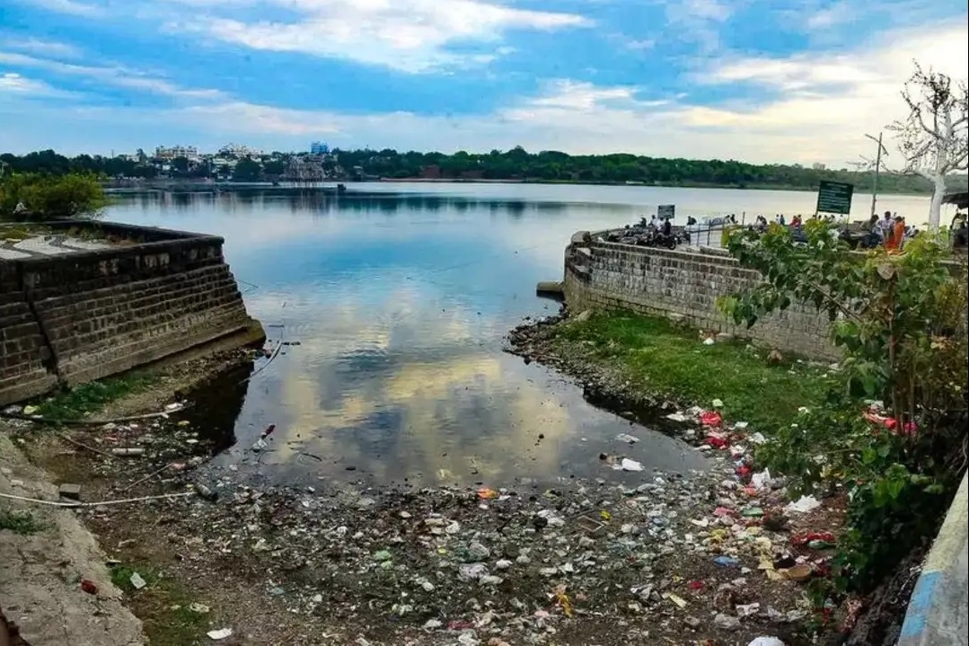 Futala Lake is POLLUTED