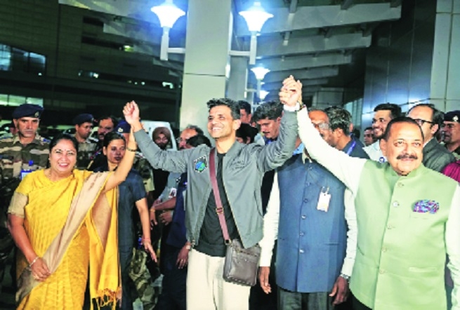 Astronaut Shubhanshu Shukla returns to India