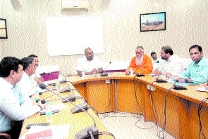 Divisional Commissioner Sanjeev Singh reviewing 