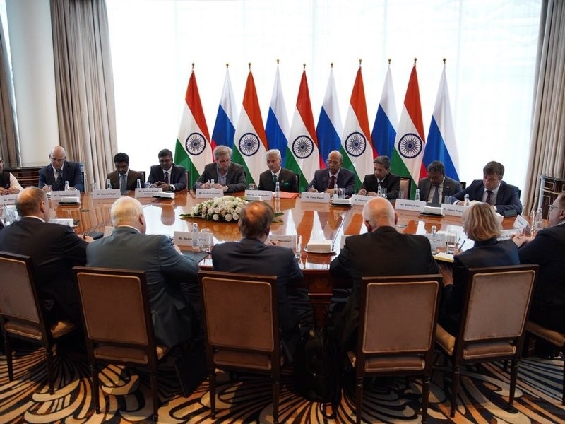 Jaishankar discusses bilateral ties geopolitics with Russian scholars