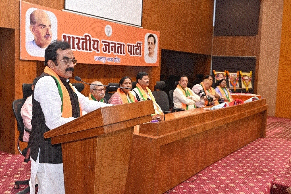 Minister Gadkari CM to dedicate 