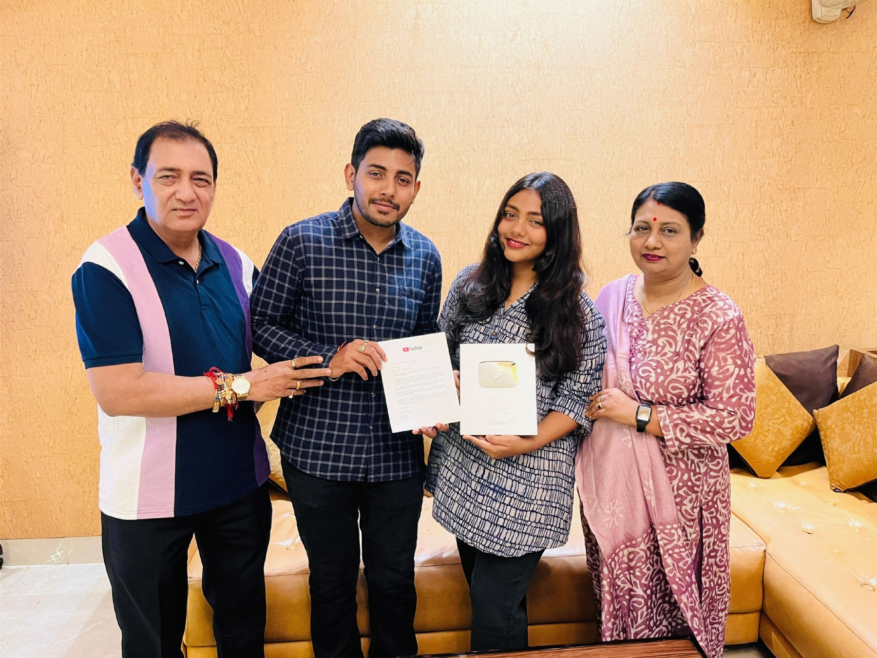Singer Shruti Srivastava honoured 