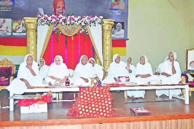 Sadhvis at Sumatinath Jain Temple Ramdaspeth