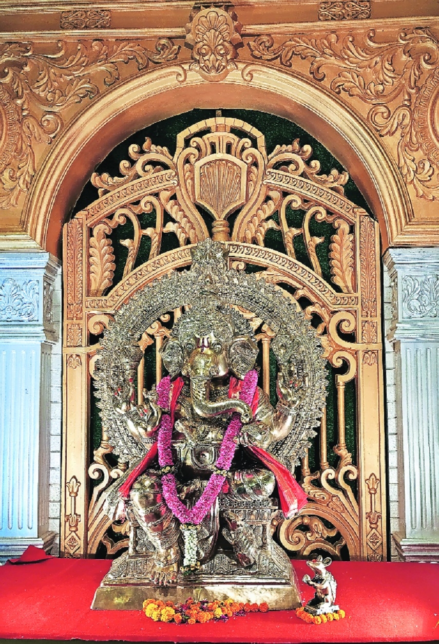 brass ganesh idol