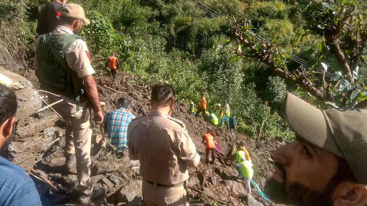 11 killed in cloudburst