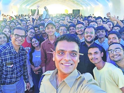 Niketan Kadam inspires RBU freshers