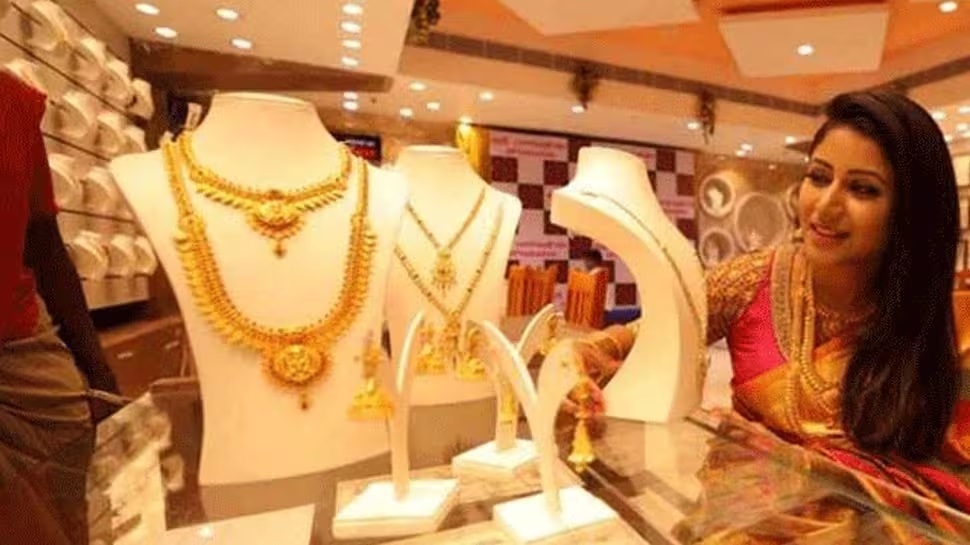 Gold jumps Rs 3600 