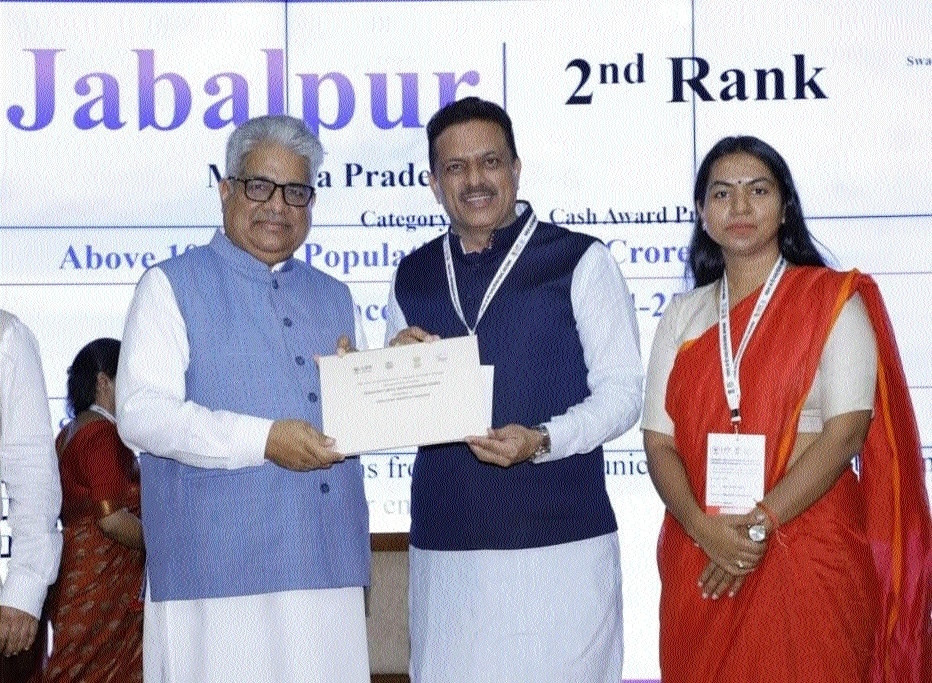 Mayor Jagat Bahadur Singh and Municipal Commissioner Preeti Yadav 