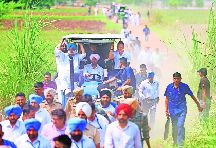 Rahul Gandhi visits flood-hit areas in Amritsar Gurdaspur