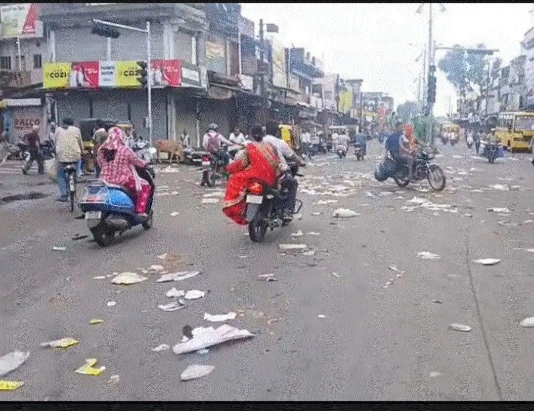 Sanitation workers reportedly dumped garbage on roads 