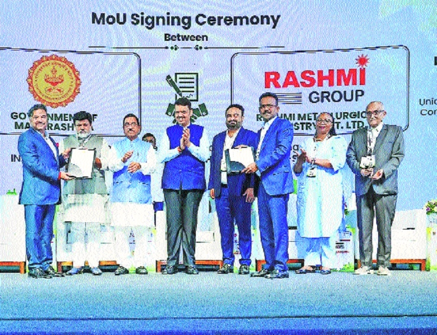 Chief Minister Devendra Fadnavis, Union Minister Pralhad Joshi and State Iindustries Minister Uday Samant alon