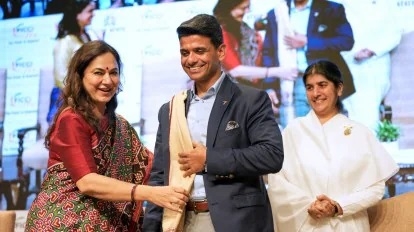 Indian Air Force Group Captain and astronaut Shubhanshu Shukla being felicitated by FICCI FLO National Presiden