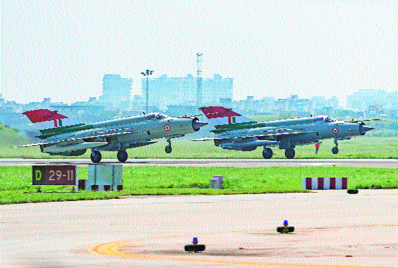 MiG-21 flies through Indian