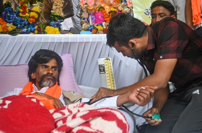 Jarange ends fast as Mah Govt accepts demands