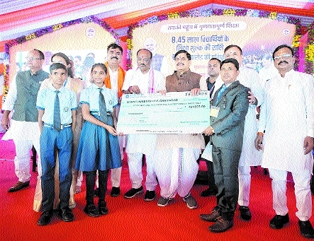 Chief Minister Dr Mohan Yadav disbursing Rs 489 crore