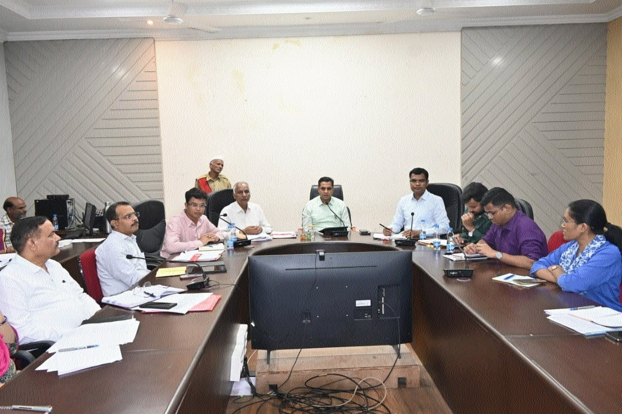 Collector Raghvendra Singh 